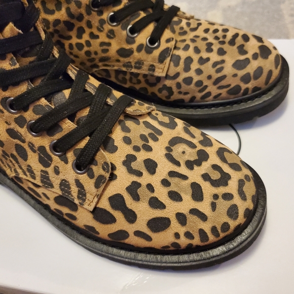 STEVE MADDEN Leopard Suede Combat Boots NIB - Picture 2 of 3